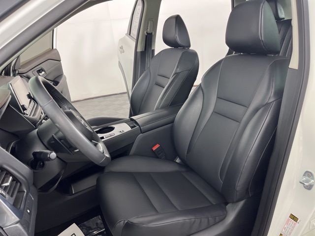 2023 Pearl White Tricoat Nissan Rogue SV FWD SUV