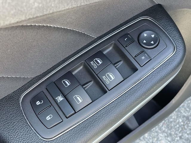 Used 2022 Silver Dodge SXT image 16