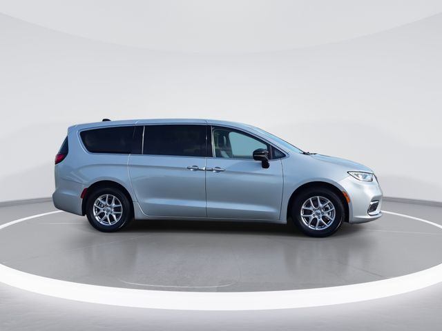 Used 2024 Silver Chrysler Touring L image 9