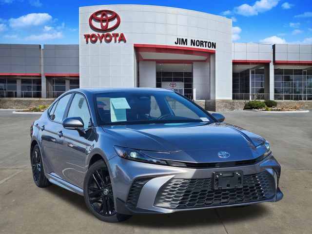 2025 Toyota Camry SE's photo
