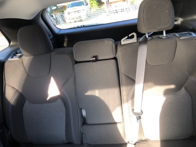 Used 2020 White Jeep Latitude image 12