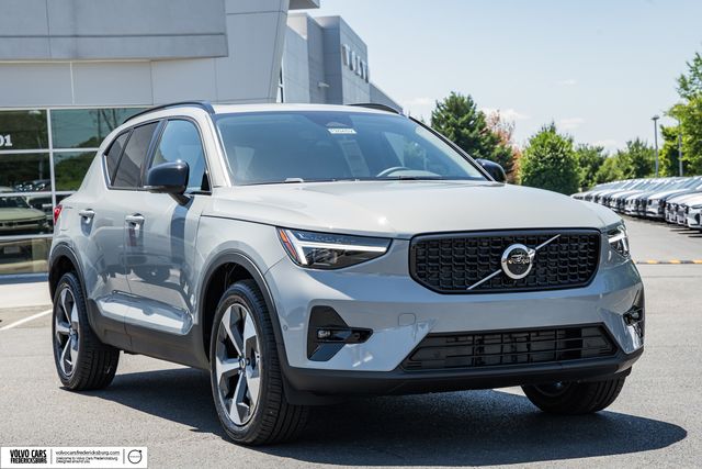 2026 Volvo XC40 B5 Plus
