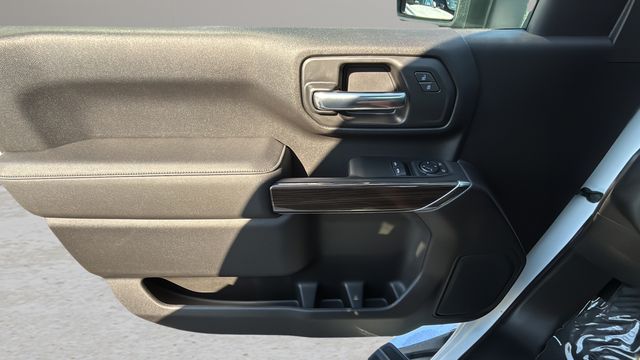 Used 2025 White Chevrolet LT image 17