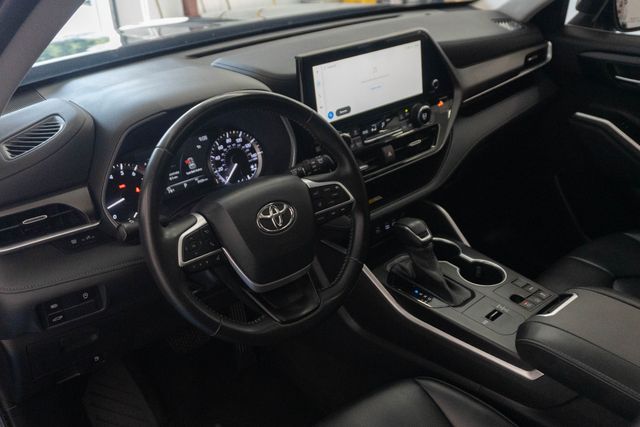 Used 2023 Toyota Highlander SUV