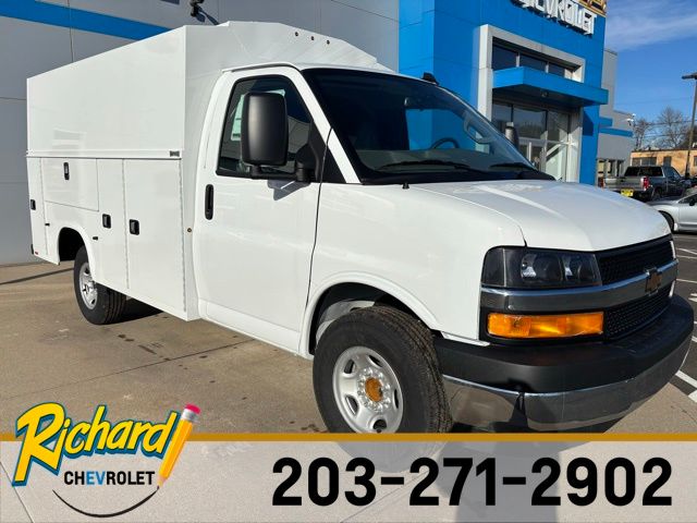 2025 Chevrolet Express Chassis 3500 Cutaway 139