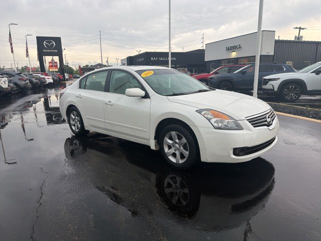 Used 2009 White Nissan 2.5 SL image 2