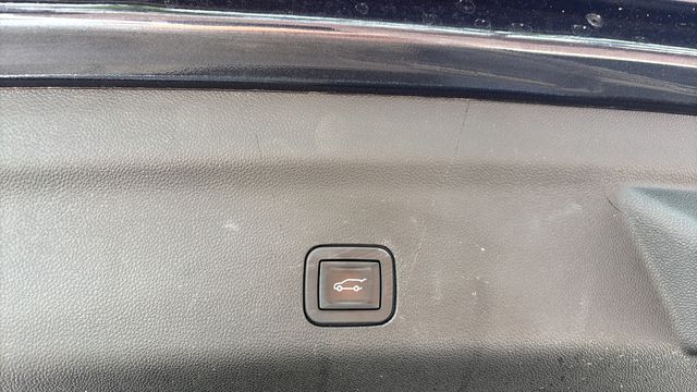 Used 2023 Silver GMC SLT image 36