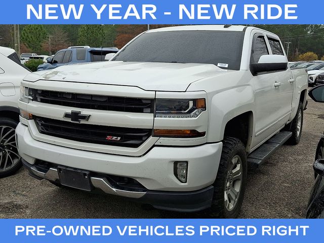 2017 Chevrolet Silverado LT's photo