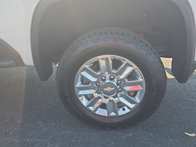 Used 2025 Beige Chevrolet High Country image 35