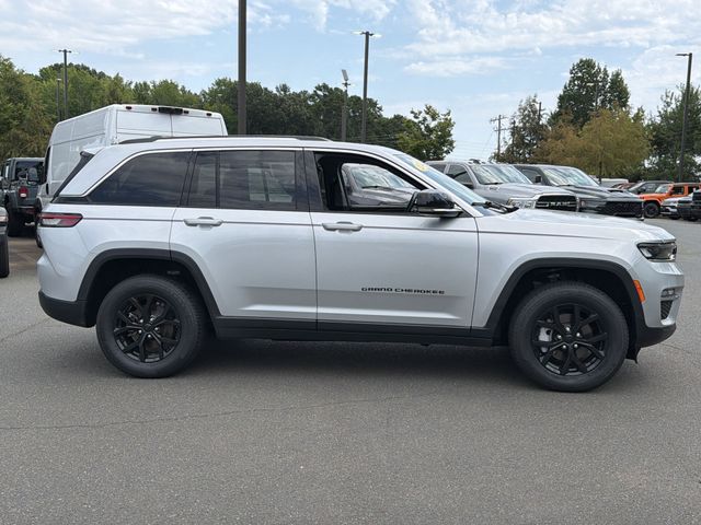 Used 2022 Silver Jeep Limited image 14