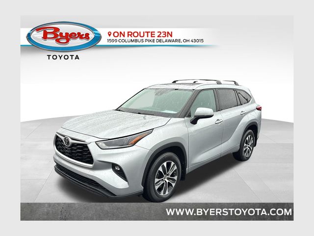 Celestial Silver Metallic 2021 Toyota Highlander XLE AWD SUV / Crossover All-Wheel Drive 8-Speed Automatic