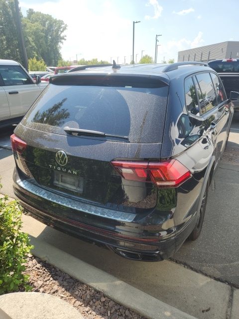 Used 2022 Black Volkswagen 2.0T SE R-Line Black image 3