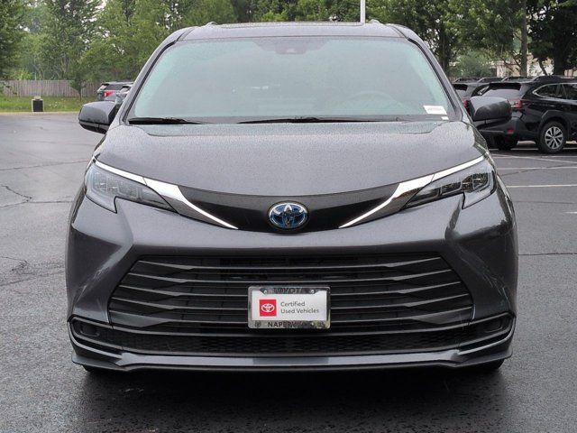 Used 2025 Toyota Sienna Van