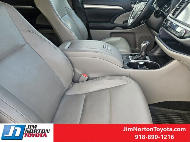 2016 Toyota Highlander XLE V6 16