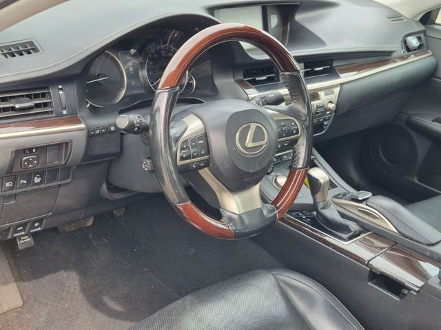 2018 Lexus ES - Image 11