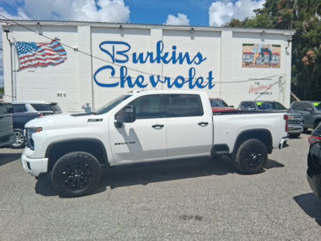 Summit White 2024 Chevrolet Silverado 2500HD Pickup Truck Four-Wheel Drive Automatic