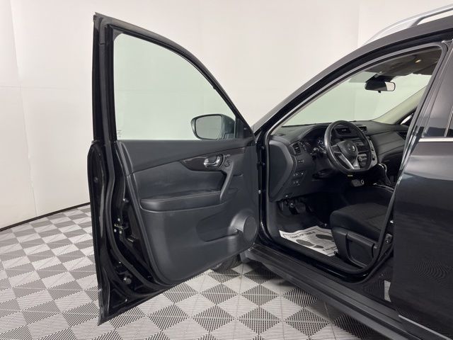 2019 Magnetic Black Pearl Nissan Rogue S FWD SUV