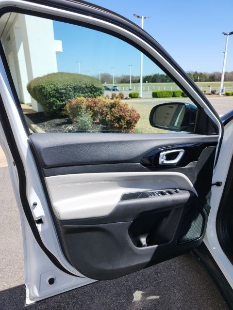 Used 2024 White/off-white Jeep Limited image 16