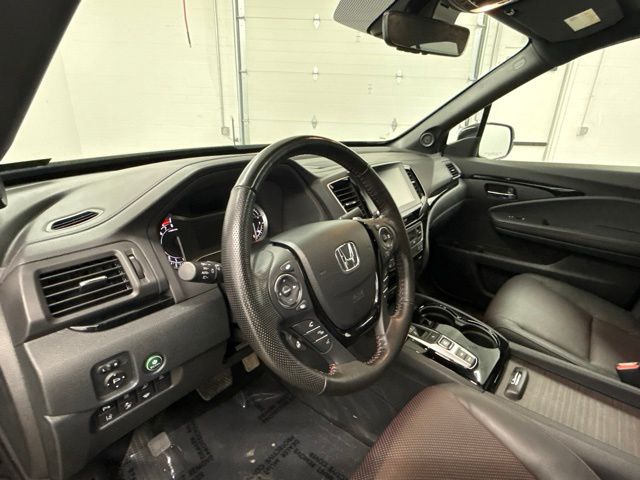 Certified Used 2023 Black Honda Black Edition image 18