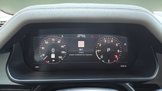Used 2022  Land Rover SE image 13