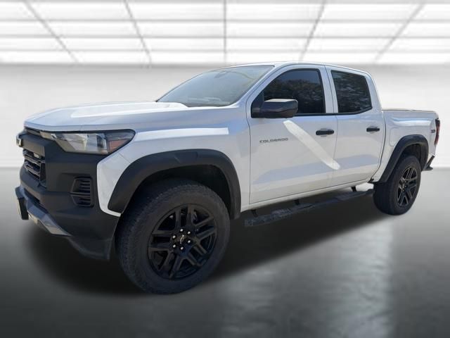 Summit White 2025 Chevrolet Colorado Pickup Truck Four-Wheel Drive 8-Speed Automatic
