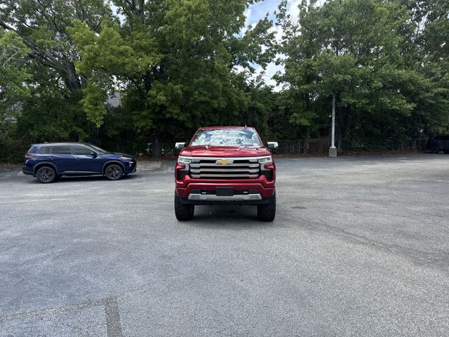 Used 2022  Chevrolet High Country image 2