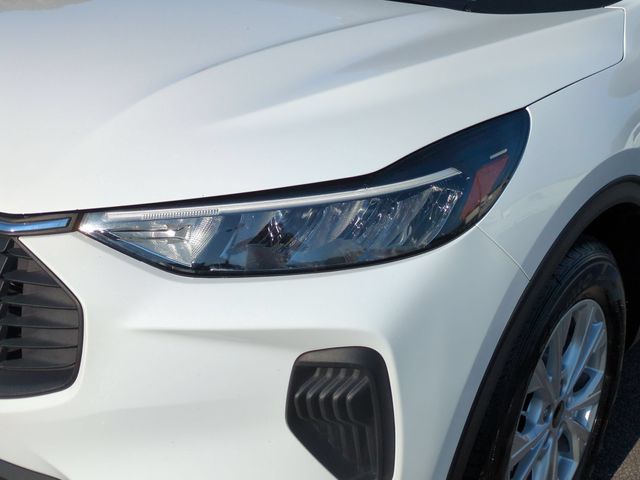 Used 2025 White Ford Active image 9