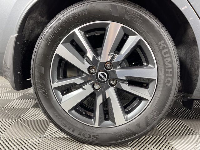 2025 Gun Metallic Nissan Versa 1.6 S FWD Sedan