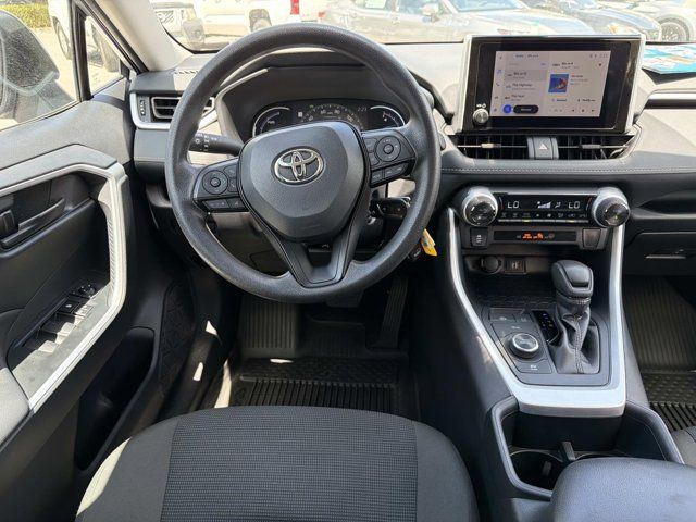 2025 Toyota RAV4 LE - Photo 22
