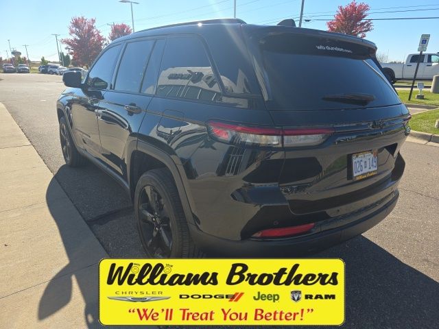 2024 Jeep Grand Cherokee Altitude X - Diamond Black Crystal Pearlcoat exterior view 9