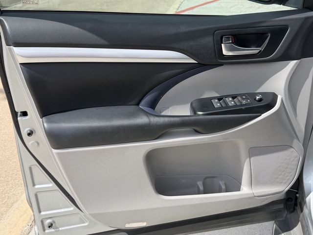 2019 Toyota Highlander XLE Silver at Toyota of Victoria