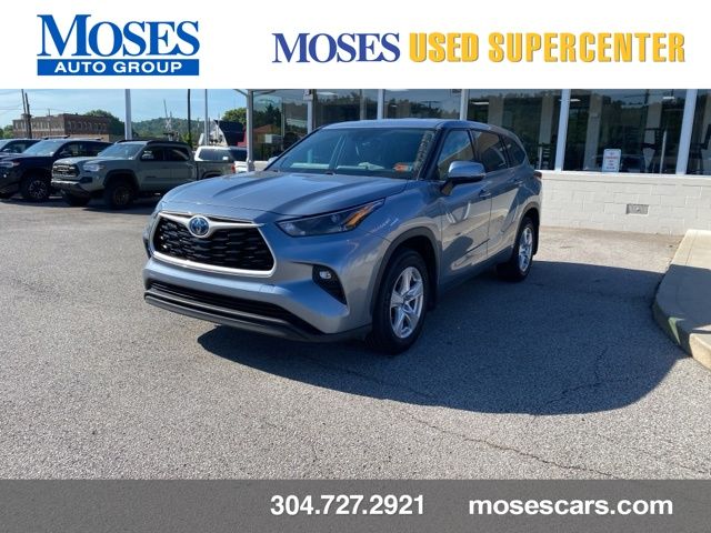 2022 Toyota Highlander Hybrid LE photo