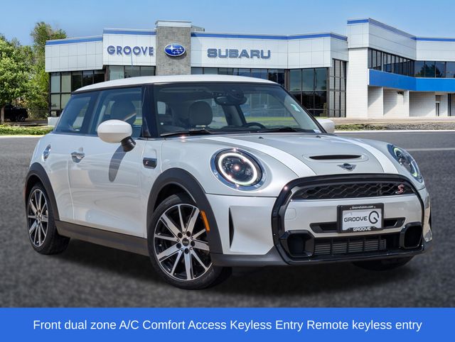 White Silver 2023 MINI Cooper Hatchback Front-Wheel Drive 7-Speed Automatic