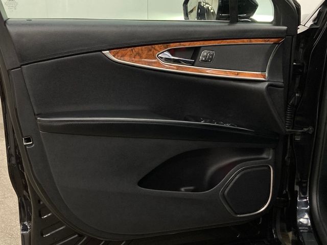 2019 Lincoln Nautilus Select