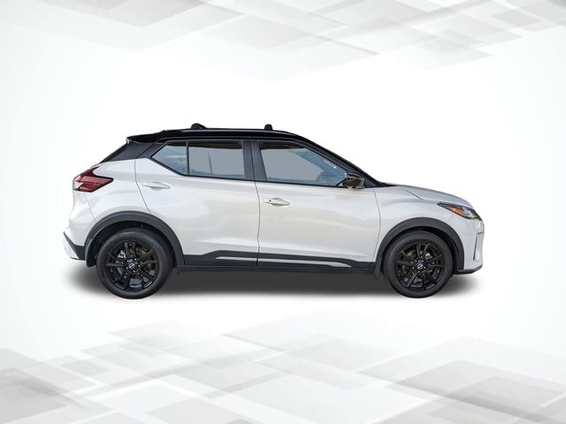 2023 Nissan Kicks SR photo
