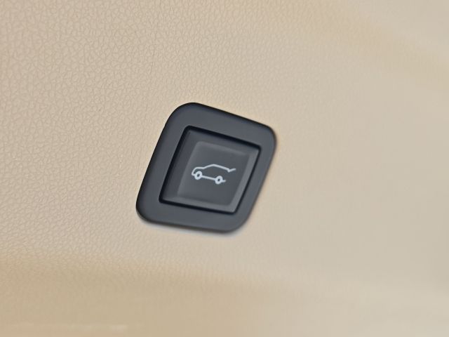 2021 Cadillac Escalade Premium Luxury:45327B1