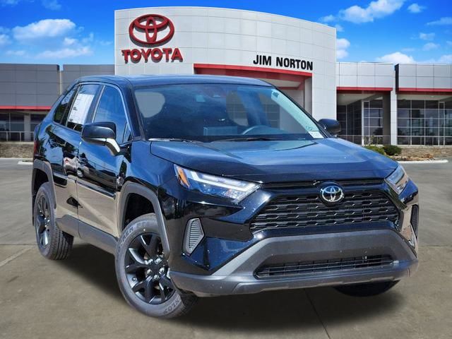 2025 Toyota RAV4 LE's photo