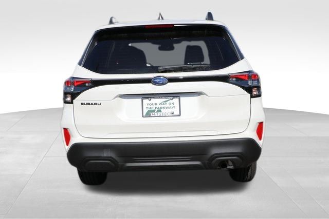 2025 Subaru Forester Premium 18