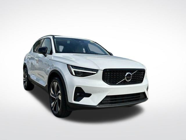Crystal White Pearl 2025 Volvo XC40 B5 Ultra Dark Theme AWD SUV / Crossover All-Wheel Drive Automatic