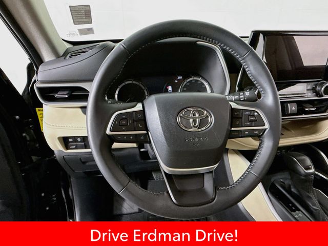 Used 2025 Toyota Highlander SUV