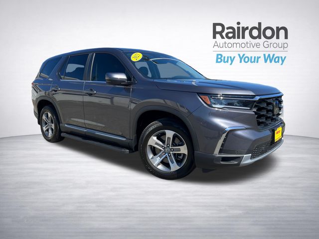 2023 Honda Pilot EX-L AWD with Captains Chairs
