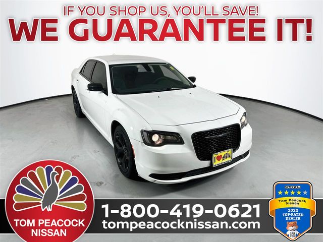 Bright White Clearcoat 2022 Chrysler 300 Sedan Rear-Wheel Drive 8-Speed Automatic