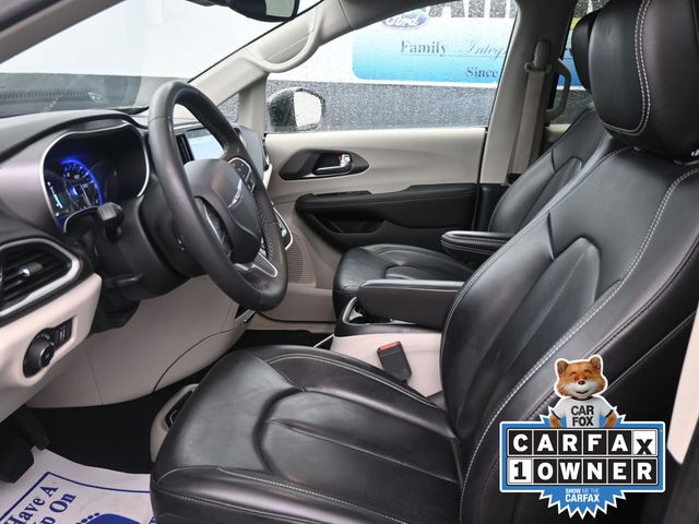 2023 Chrysler Pacifica Touring L photo