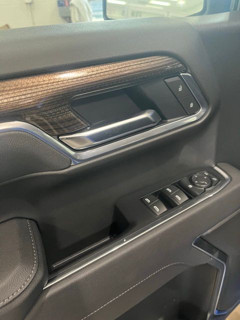 2025 Chevrolet Silverado 1500 LT photo