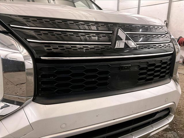 2022 Mitsubishi Outlander SEL White at Auto Express Mitsubishi