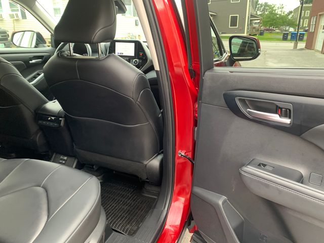 Used 2023 Toyota Highlander SUV