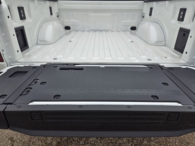 2025 Star White Metallic Tri-Coat Ford F-150 Lariat 4X4 Truck