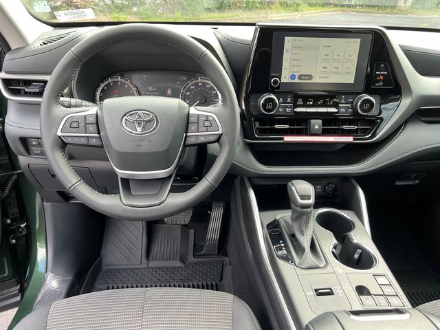 2024 Toyota Highlander LE 8