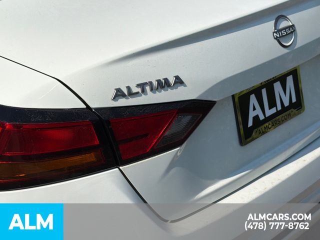 Used 2025 White Nissan 2.5 SV image 6