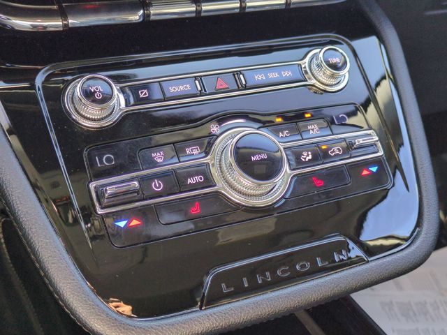 Used 2020 White Lincoln Standard image 24